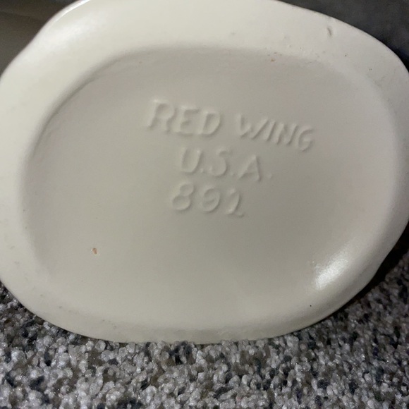 Vintage Red Wing Shell Vase. - Picture 5 of 5